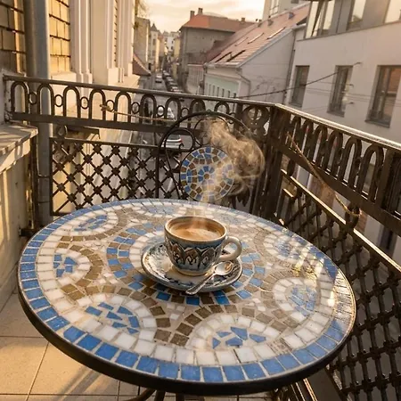 Apartman Bright Haven High Ceilings And Balcony In *