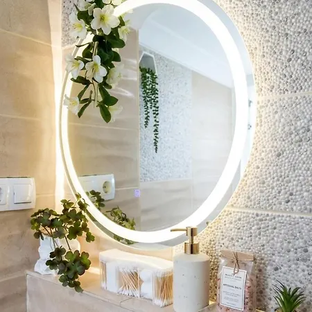 Bright Haven High Ceilings And Balcony In